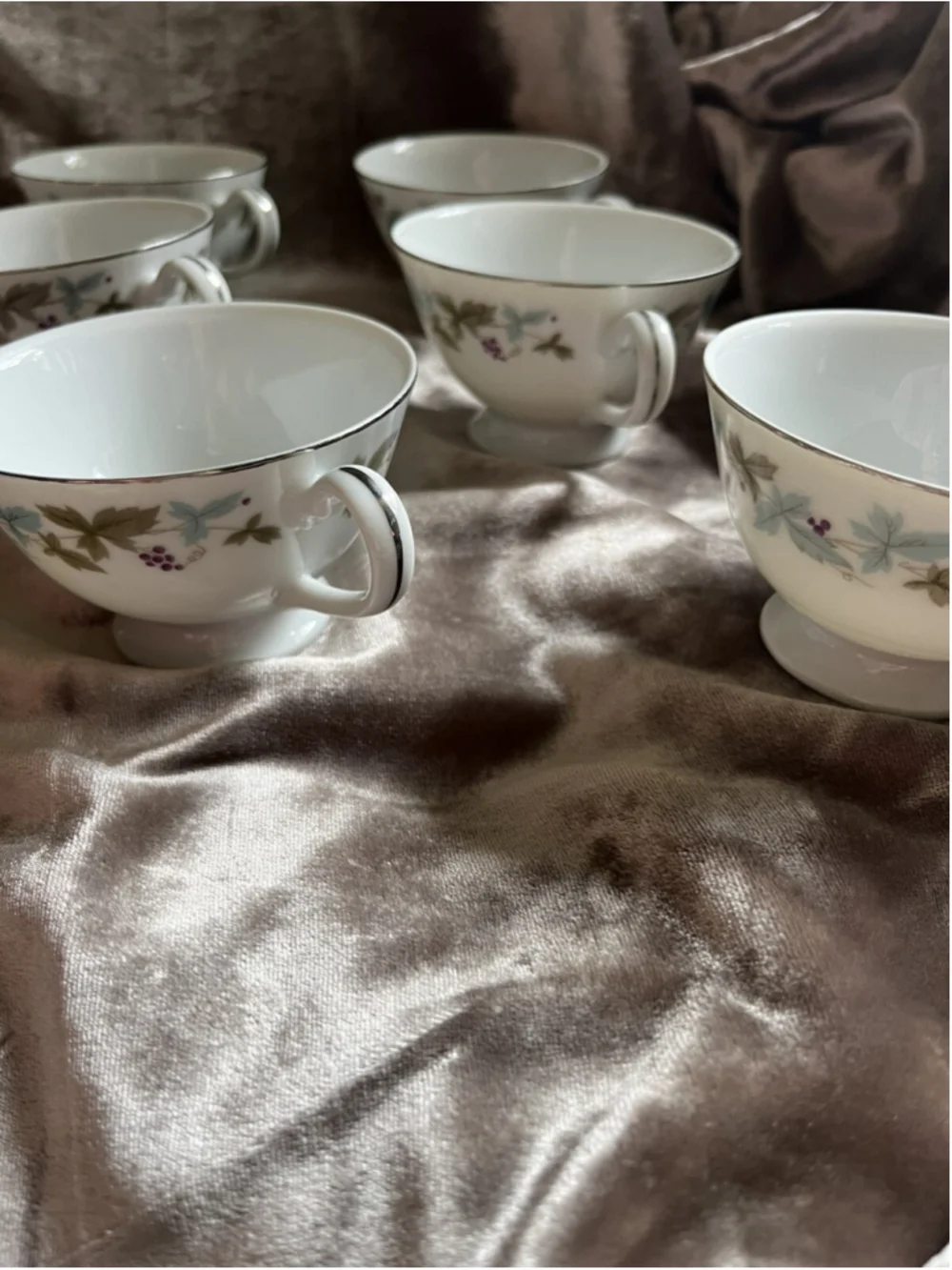 6 Vintage Fine China Japan 6701 Grape Pattern Cups & Saucers. 4 Sets plus 2 cups
